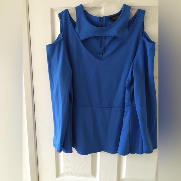 Sz 3X peplum cold shoulder top - Picture 3 of 3